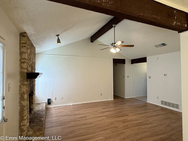 Foto del edificio - 1408 Garnet Rd