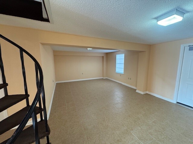 Building Photo - 300 Ling St