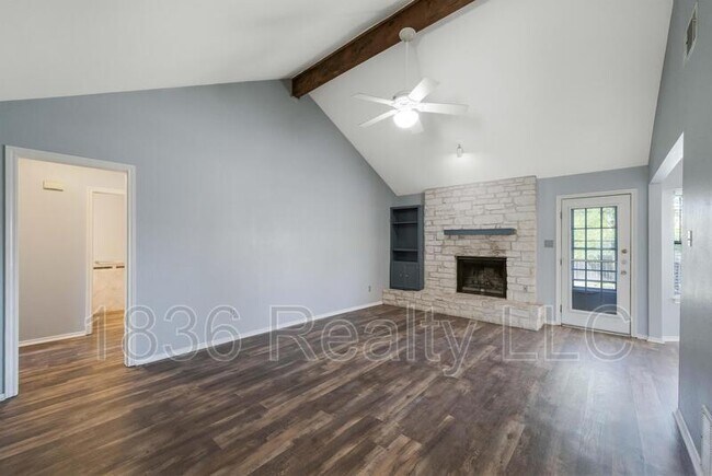 Building Photo - 506 Yucca Dr