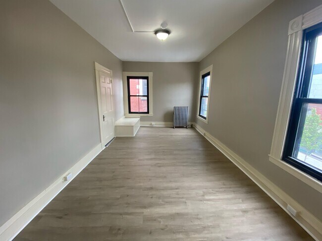 Building Photo - 39 Pleasant St