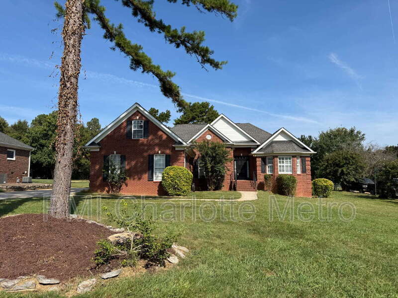 Foto principal - 5916 Meadowmere Dr