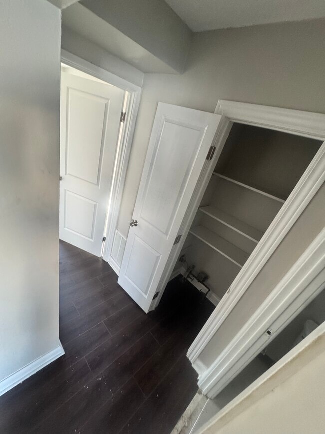 Building Photo - Warren Ave (A+B Units)