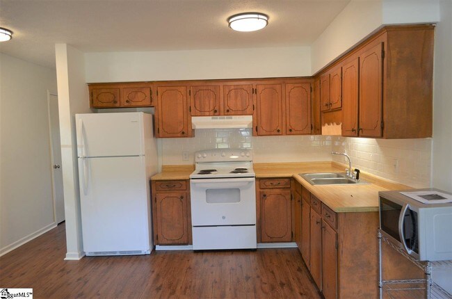 Foto del edificio - 110 Rose Ln