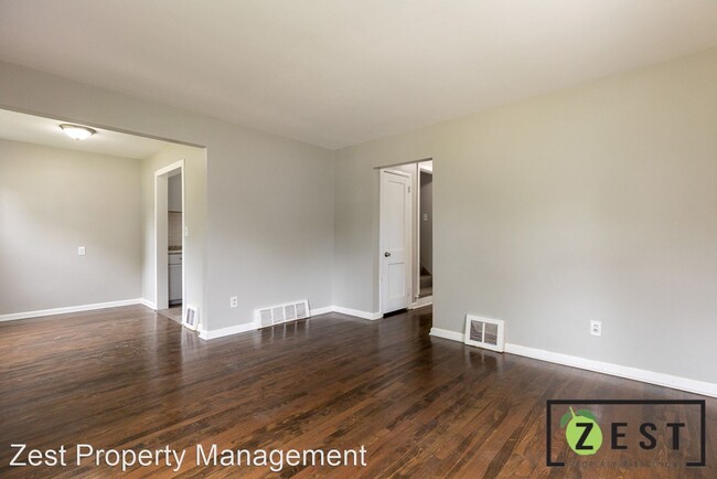 Building Photo - 3 br, 1 bath House - 19366 Woodside