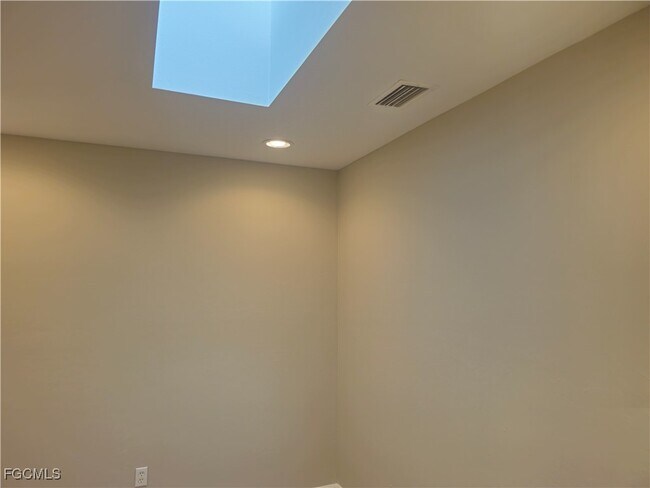 Foto del edificio - 529 Hancock Bridge Pkwy