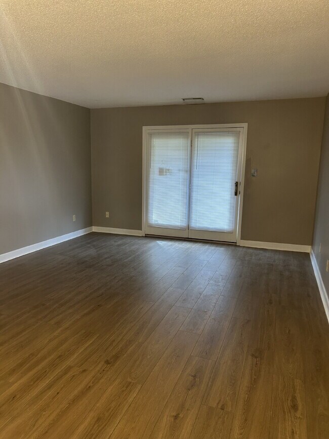 Foto del edificio - "Stylish 3-Bedroom First Floor Condo in Kernersville – Spacious and updated with 2 Full Baths!"