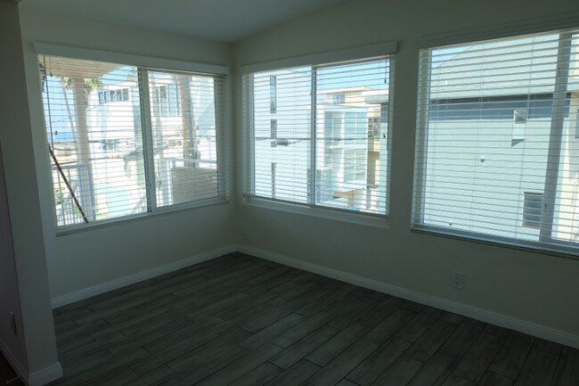 Building Photo - 12 24th Ave