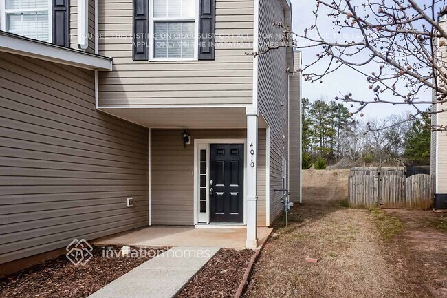 Foto del edificio - 4010 Shaded Oasis Ln