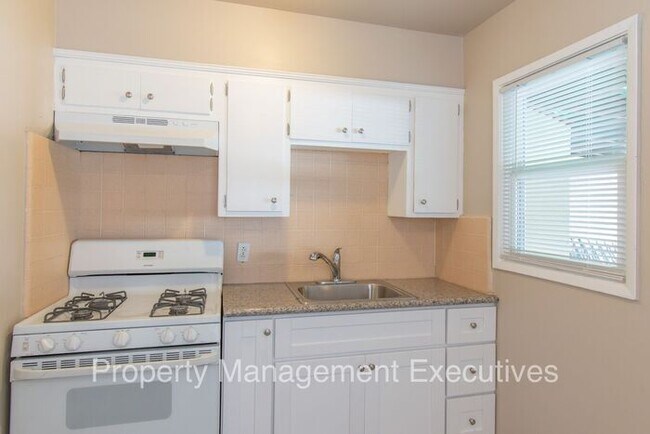 Building Photo - Affordable 1 Bedroom, 1 Bath Duplex