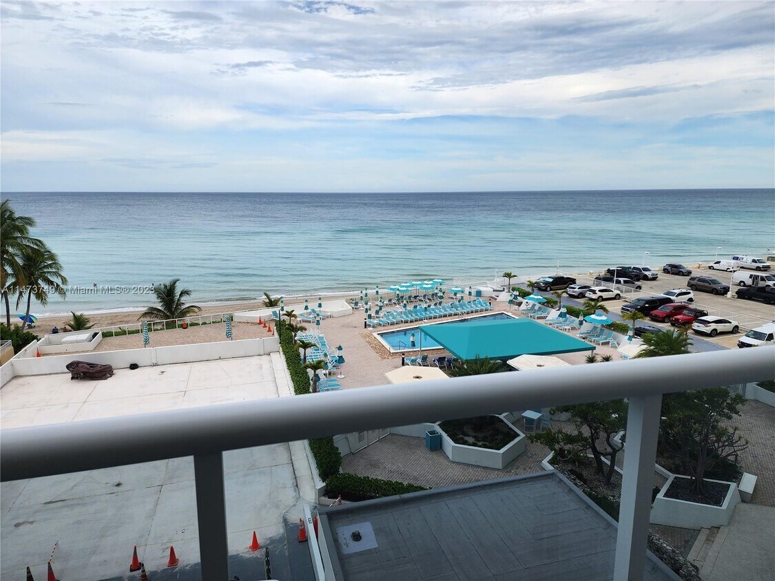 Primary Photo - 3140 S Ocean Dr
