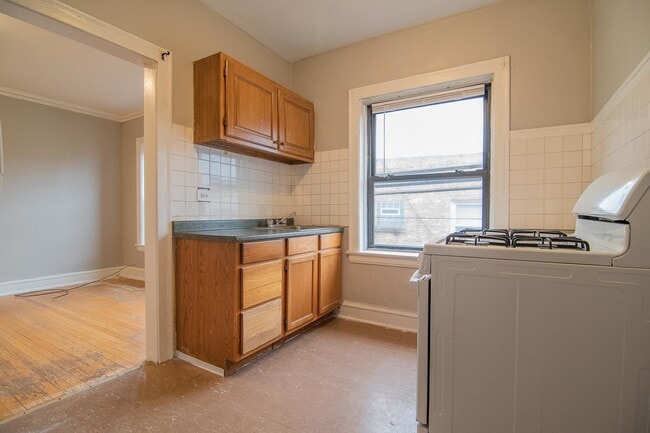 Building Photo - 6509 N Hoyne Ave