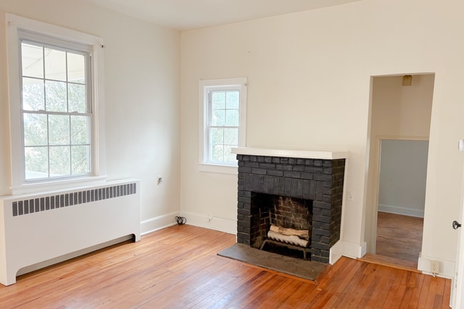 livingroom - 1765 Stony Point Rd