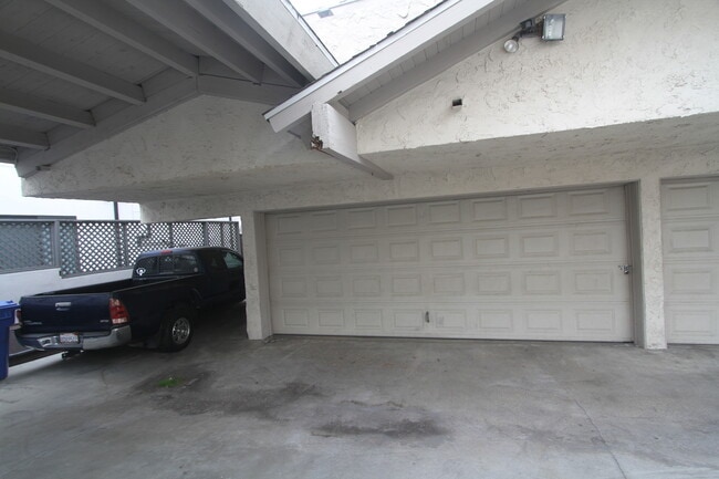 Private 2-car garage - 1920 Vanderbilt Ln