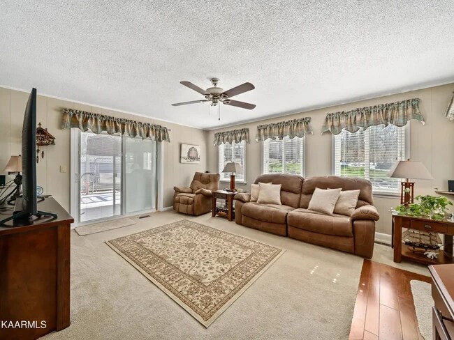 Foto del edificio - 150 Lakeshire Dr