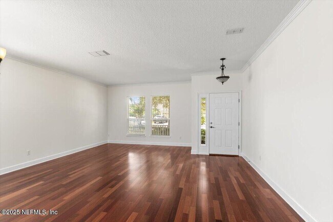 Foto del edificio - 336 Edge of Woods Rd