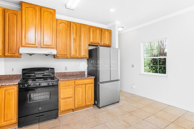 Foto del edificio - 3243 Davis St