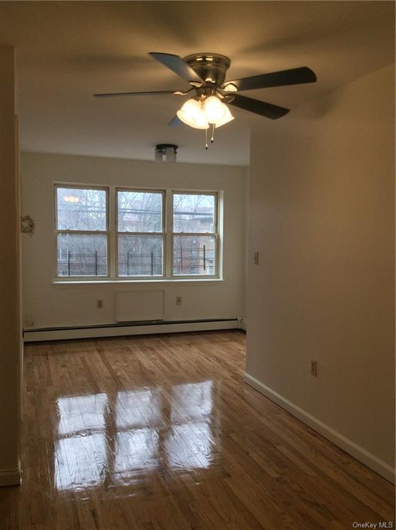 Foto principal - 2726 Kingsbridge Terrace