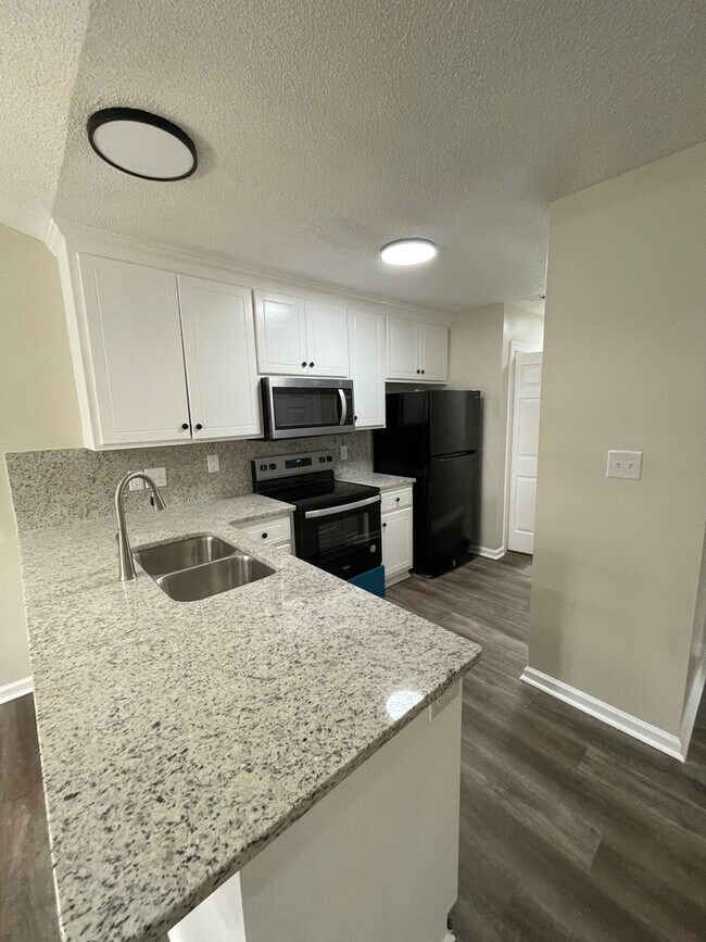 Foto del edificio - 3703 Lear Ct NW