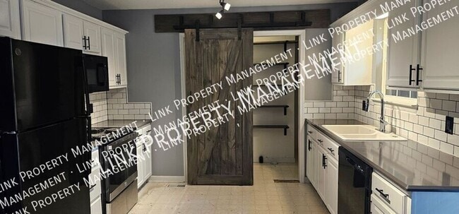 Building Photo - 140 S Elmwood St