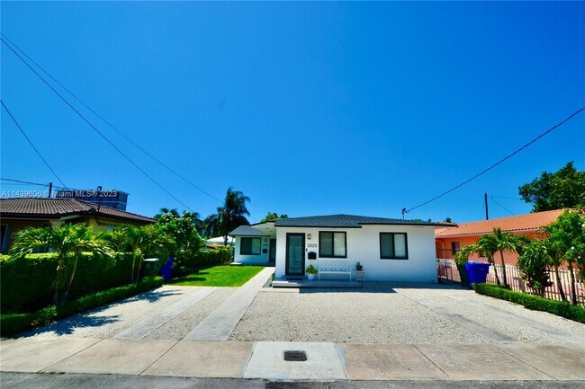 Foto del edificio - 3018 SW 25th Terrace