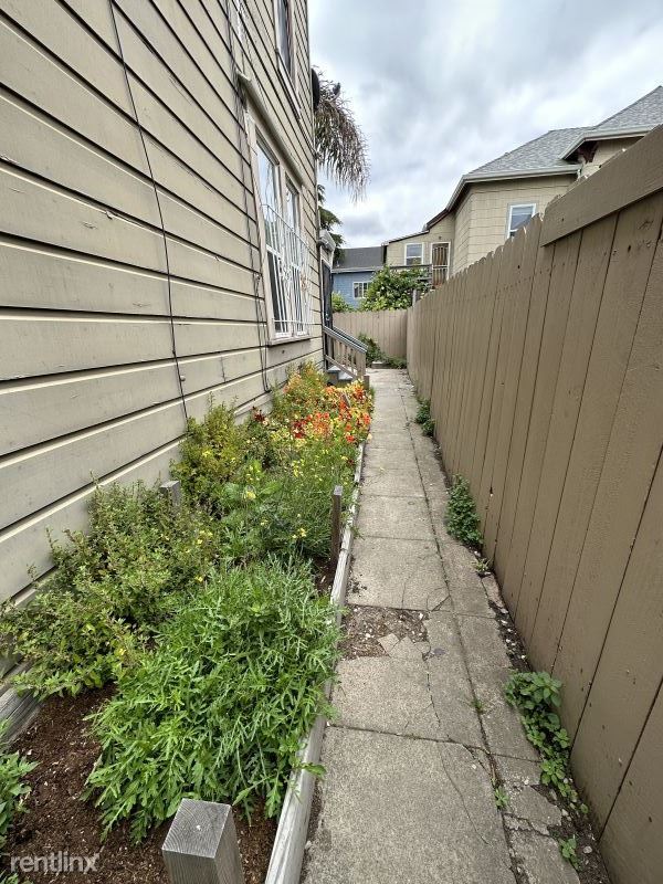 Building Photo - 2 br, 1.5 bath Duplex - 2012 Curtis St