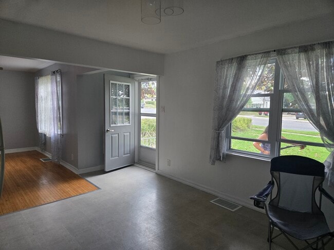 Building Photo - 338 Highland Rd