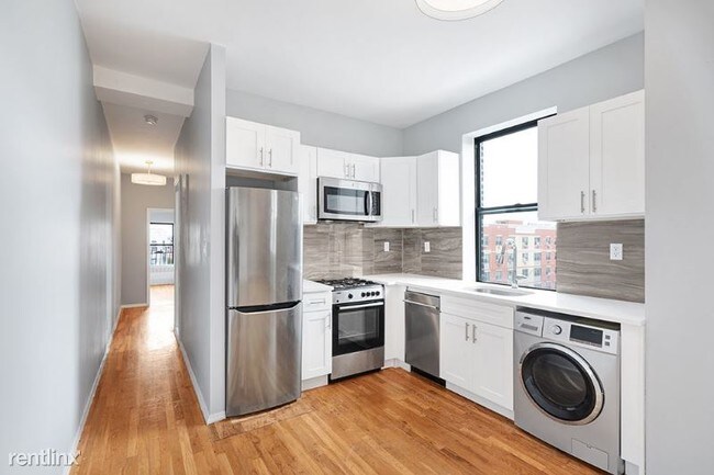Foto del edificio - 3 br, 1 bath Apartment - 210 East 118 Street