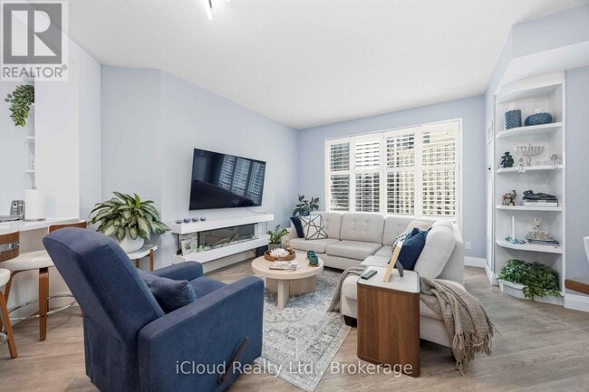 Building Photo - 300 Bloor St E