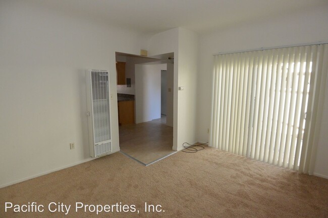 Building Photo - 8055 Roosevelt Ave