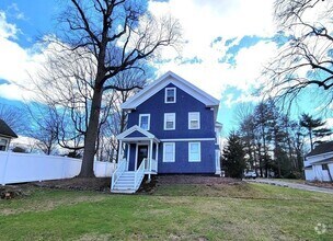 Building Photo - 207 Pleasant St