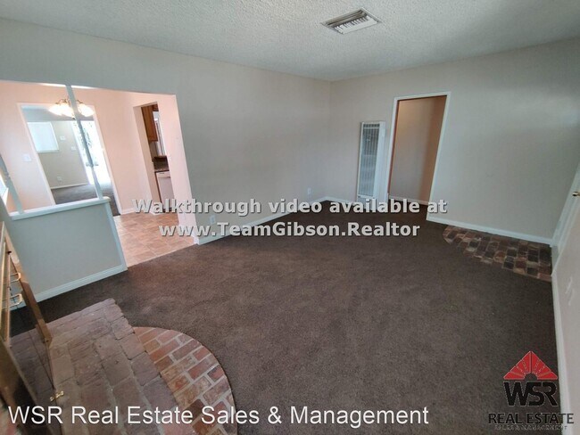 Building Photo - 3 br, 2 bath House - 325 E 12th St