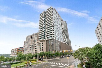 Building Photo - 1650 Silver Hill Dr