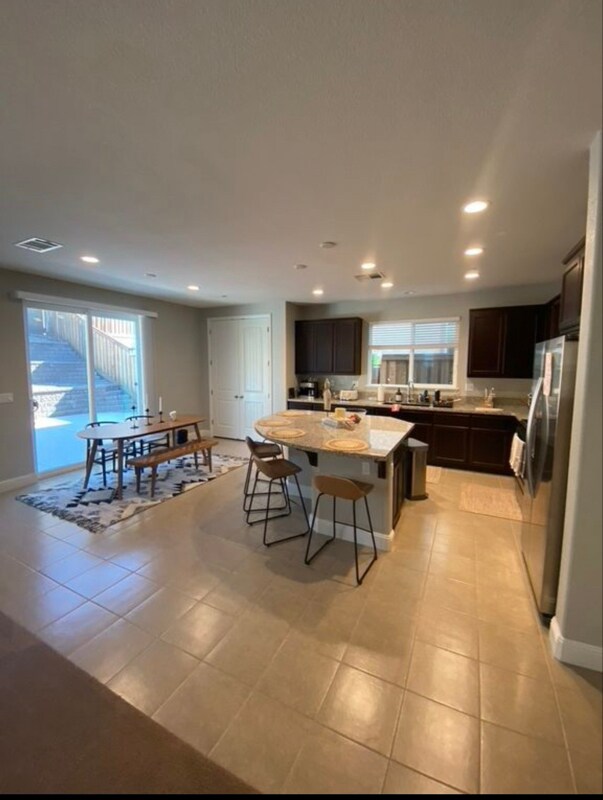 Building Photo - 2877 Rio Seco Dr