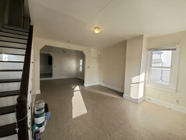 Building Photo - Spacious 3 Bedroom Detached home FOR RENT ...