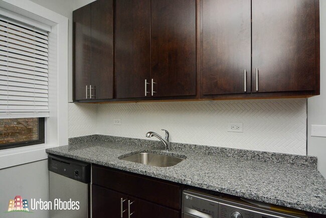 Foto del edificio - 1128 Maple Ave