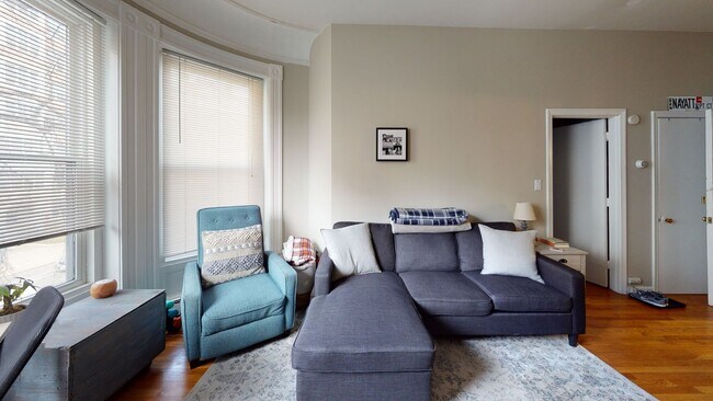 Foto del edificio - HOT KENMORE LISTING!!!!!!!!!!!