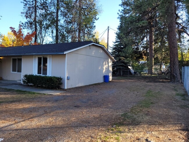 Building Photo - 3310 E Hartson Ave
