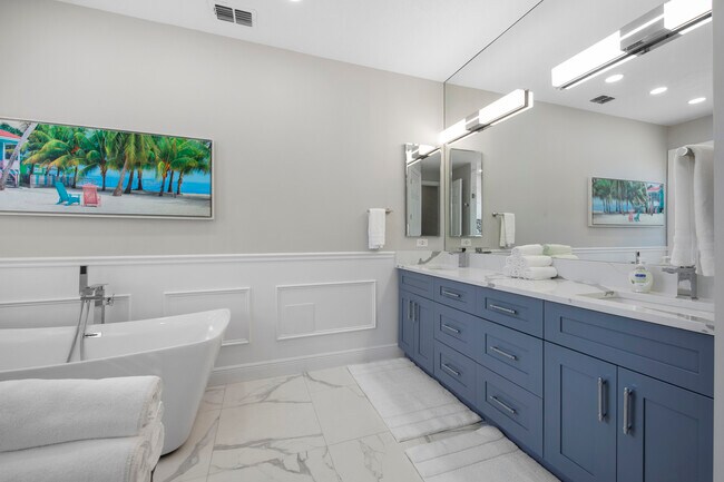Building Photo - 14630 Meravi Dr