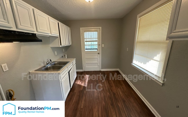 Building Photo - 760 Chestnut Ave