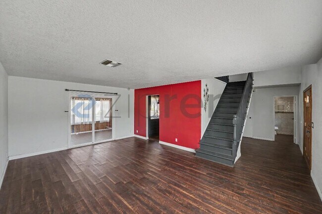 Building Photo - Unit