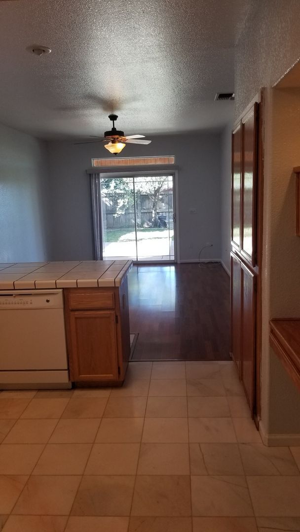 Foto del edificio - Beautiful 4 bedroom/2.5 bath South Davis Home!