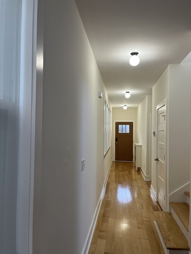 Building Photo - Charming 3-Bedroom Rental with Granite Cou...