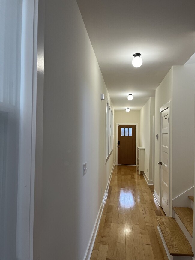 Foto del edificio - Charming 3-Bedroom Rental with Granite Cou...