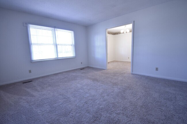 Foto del edificio - 3 BEDROOM 2 BATHROOM - NO PETS
