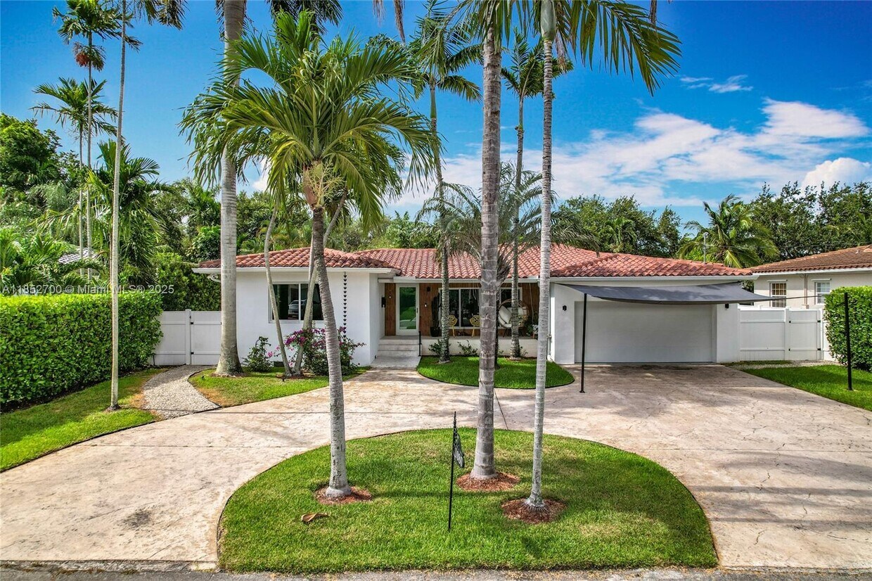 Foto principal - 1080 NE 104th St