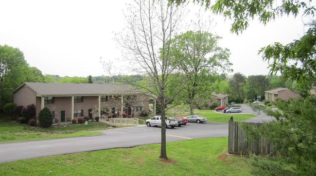 Foto del edificio - Sandy Springs Townhouses