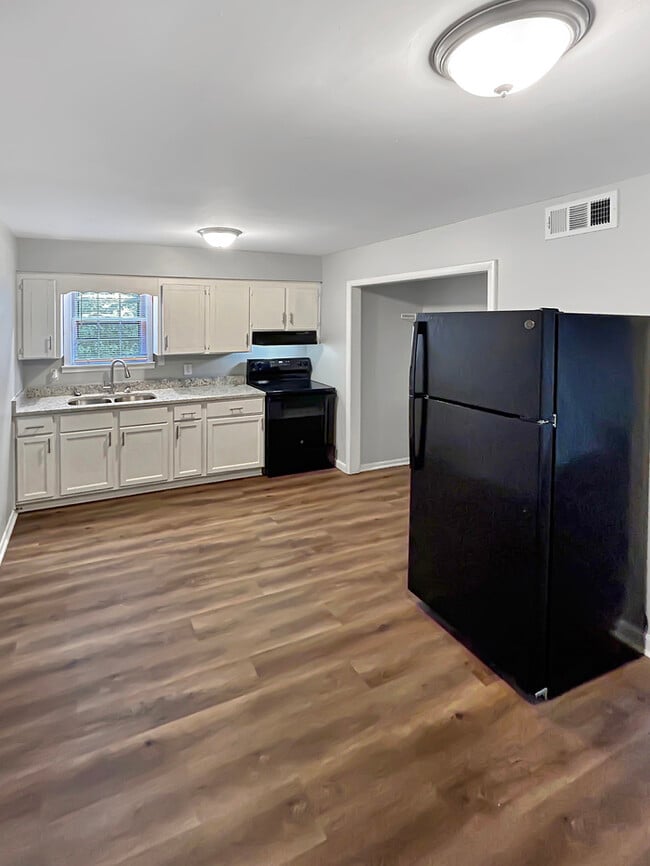 Building Photo - 208 Glenrose Ct