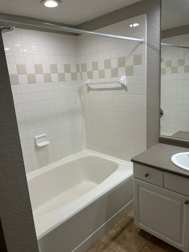 Photo - 504 S Armenia Ave Apartment