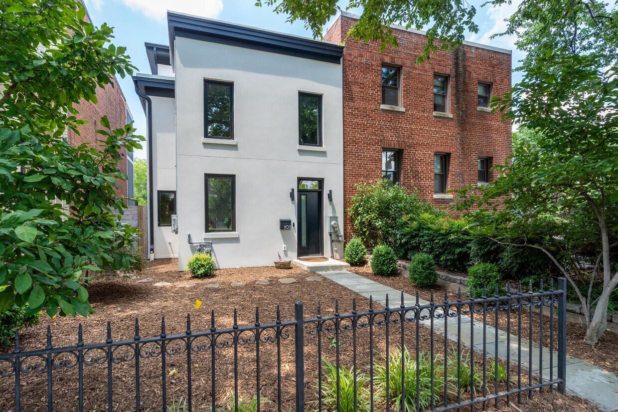 Foto principal - 103 17th St SE