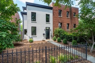 Building Photo - 103 17th St SE Building Photo - 103 17th St SE